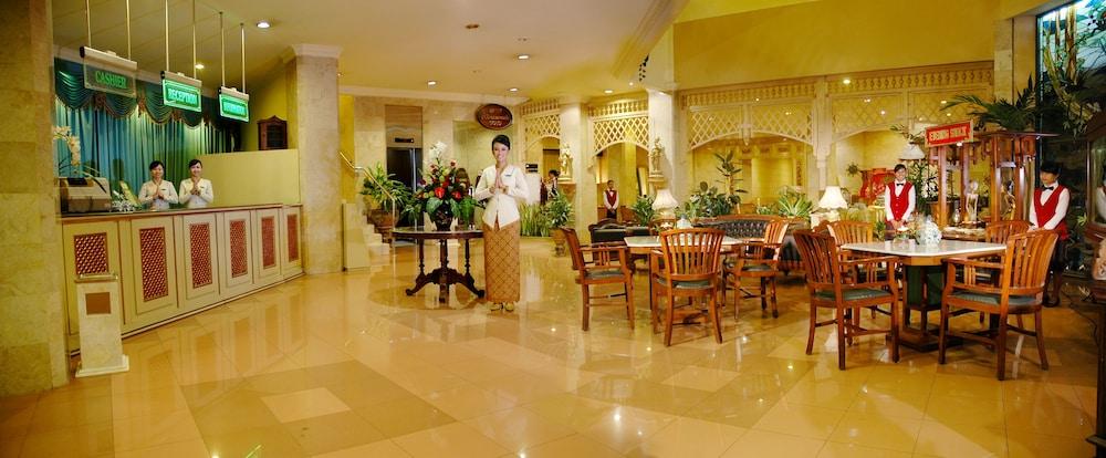 Hotel Indah Palace Solo Dış mekan fotoğraf