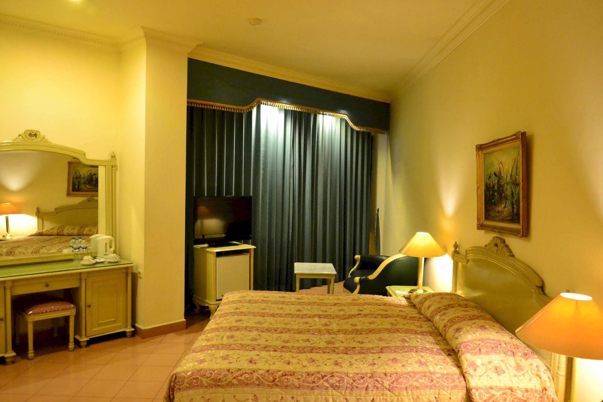 Hotel Indah Palace Solo Dış mekan fotoğraf